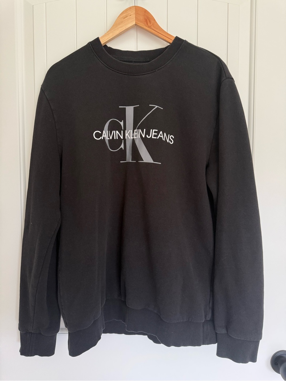 Calvin Klein Jeans Blk Monogram Crewneck Sweatshirt Ribbed Trim Graphic Pullover